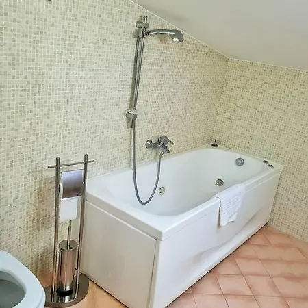 Moonlight Attic/mansarda Apartment Marino